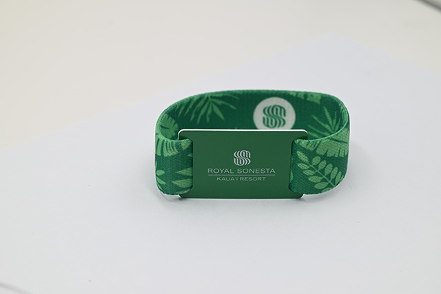 和接触式IC卡相比，，，，非接触式卡有什么样的优点？？？